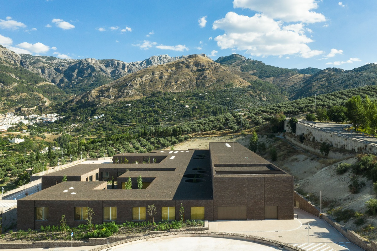 LICITACIÓN SERVICIO DE LIMPIEZA EN EL HOSPITAL DE ALTA RESOLUCIÓN SIERRA DE CAZORLA PERTENECIENTE A LA AGENCIA PÚBLICA EMPRESARIAL HOSPITAL ALTO GUADALQUIVIR